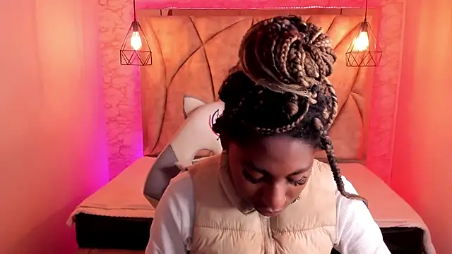 Queen perla  online show from 2, 2, 2025