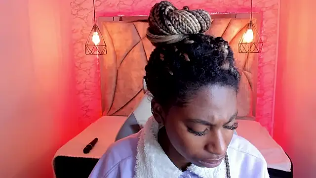 Queen perla  online show from 8, 2, 2025