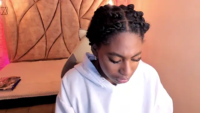 Queen perla  online show from 13, 3, 2025