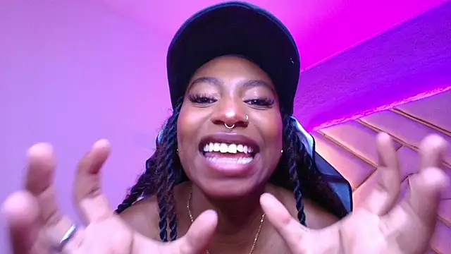 Queen perla  online show from 21, 3, 2025