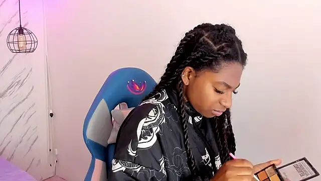 Queen perla  online show from 11, 11, 2025