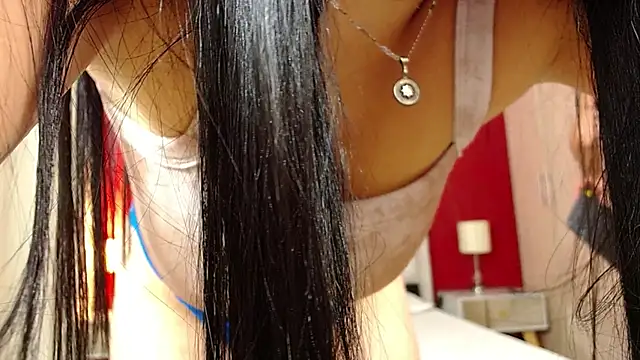 Kim and Mia online show from 22, 4, 2026