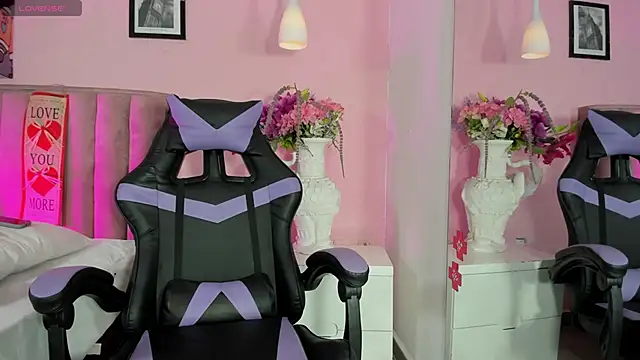 Snapshot of RolyLoren chatting on 24, 2, 2025 RolyLoren online show from 24, 2, 2025