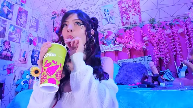 Alicebenett online show from 27, 4, 2026