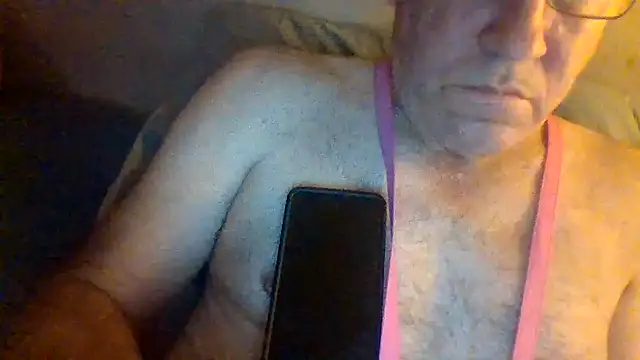 Snapshot of hornyrich69 chatting on 1, 2, 2026 hornyrich69 online show from 1, 2, 2026