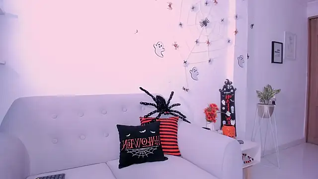 DannaHyde online show from 16, 10, 2025