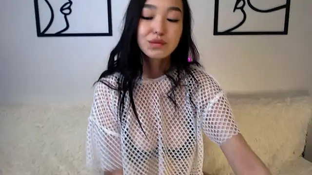 Hitomi Itoo online show from 23, 1, 2025