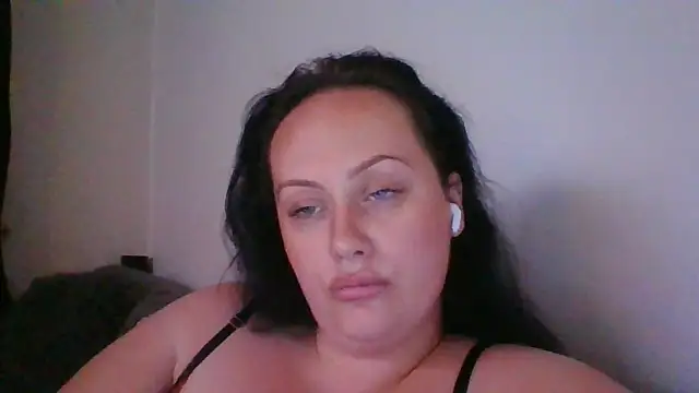 Snapshot of CurvyQueen2023 chatting on 8, 11, 2025 CurvyQueen2023 online show from 8, 11, 2025
