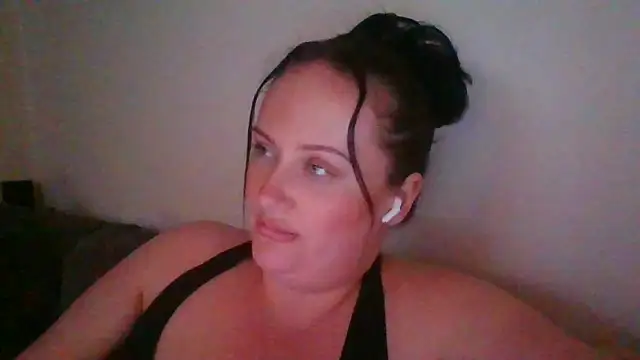 Snapshot of CurvyQueen2023 chatting on 1, 2, 2026 CurvyQueen2023 online show from 1, 2, 2026