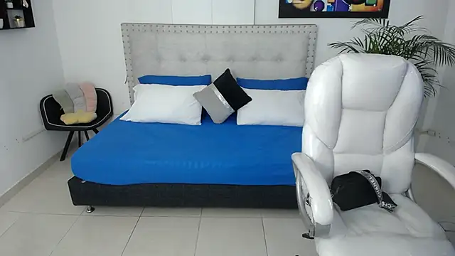 Chiqui milk  online show from 27, 1, 2025