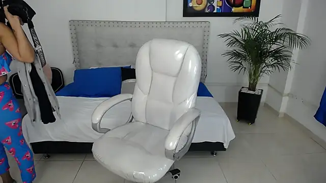 Chiqui milk  online show from 28, 1, 2025