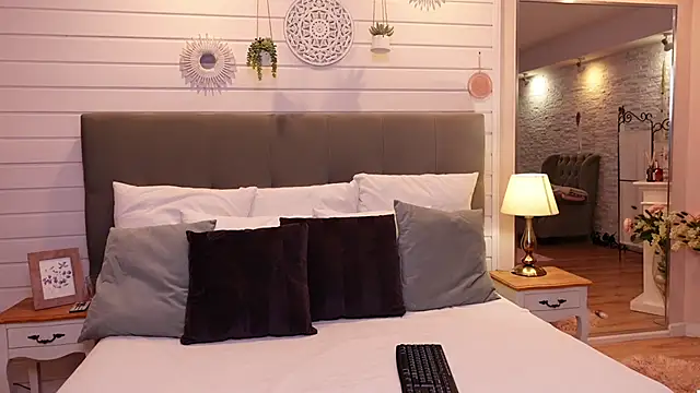 Snapshot of LinaReese chatting on 21, 12, 2024 LinaReese online show from 21, 12, 2024