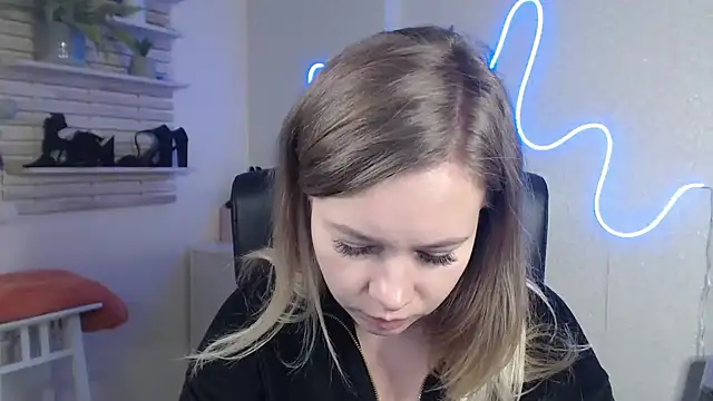 Snapshot of holly_xglam chatting on 16, 12, 2024 holly xglam online show from 16, 12, 2024