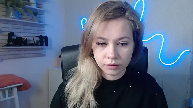 Snapshot of holly_xglam chatting on 18, 12, 2024 holly xglam online show from 18, 12, 2024