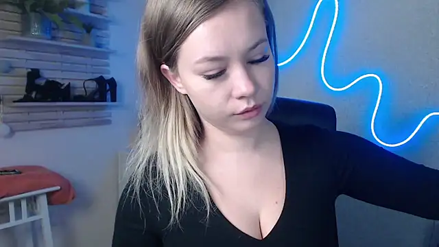 Snapshot of holly_xglam chatting on 19, 12, 2024 holly xglam online show from 19, 12, 2024