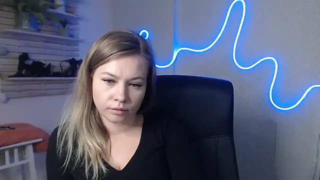 Snapshot of holly_xglam chatting on 19, 12, 2024 holly xglam online show from 19, 12, 2024