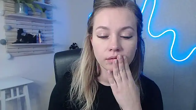 Snapshot of holly_xglam chatting on 9, 1, 2025 holly xglam online show from 9, 1, 2025