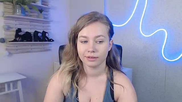 Snapshot of holly_xglam chatting on 13, 2, 2025 holly xglam online show from 13, 2, 2025