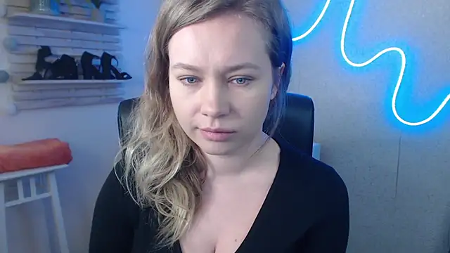 Snapshot of holly_xglam chatting on 18, 2, 2025 holly xglam online show from 18, 2, 2025