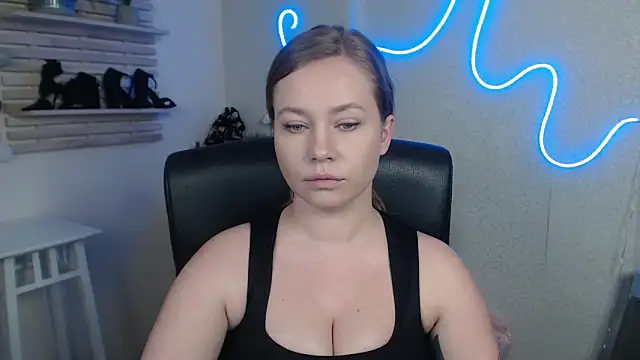 Snapshot of holly_xglam chatting on 27, 2, 2025 holly xglam online show from 27, 2, 2025