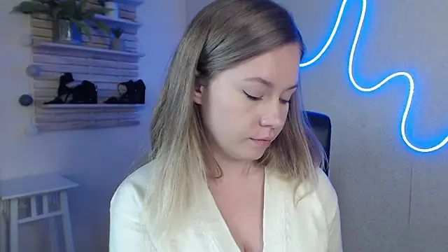 Snapshot of holly_xglam chatting on 12, 3, 2025 holly xglam online show from 12, 3, 2025