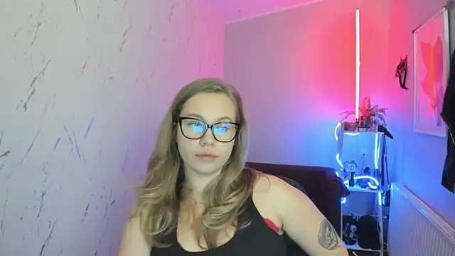 Snapshot of holly_xglam chatting on 27, 10, 2025 holly xglam online show from 27, 10, 2025