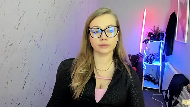 holly xglam online show from 18, 1, 2026