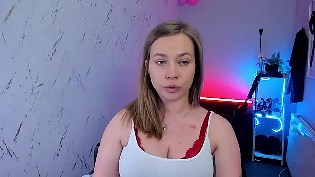 holly xglam online show from 10, 3, 2026