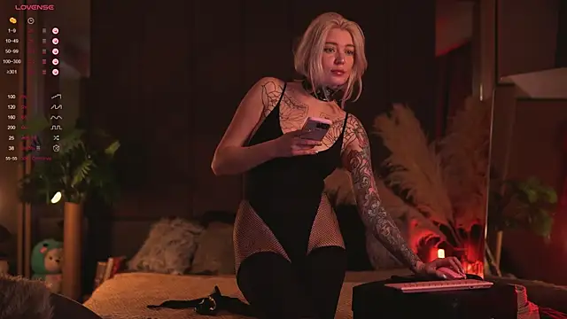 LinaKinky online show from 9, 12, 2024