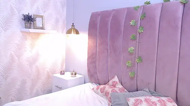 LeenaBrown online show from 20, 2, 2025