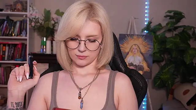 Chriss Fox online show from 28, 4, 2026