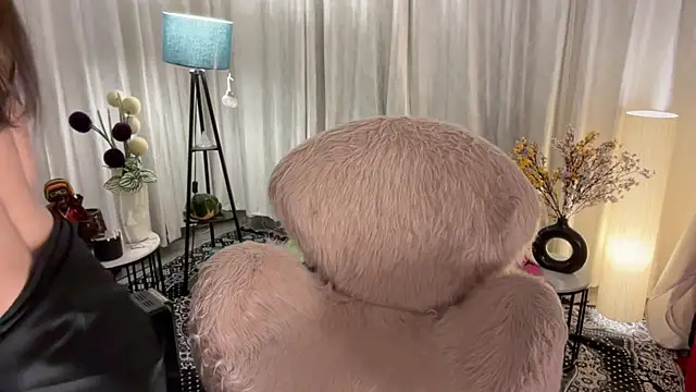 Unique-Beauty online show from 10, 2, 2025