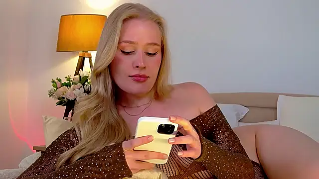 JuliaJaee online show from 7, 3, 2025