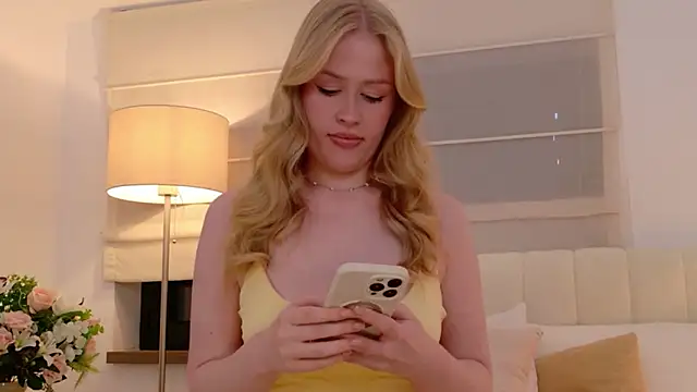 JuliaJaee online show from 7, 6, 2026