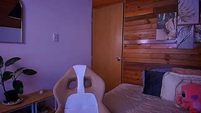 amber curly online show from 20, 4, 2026