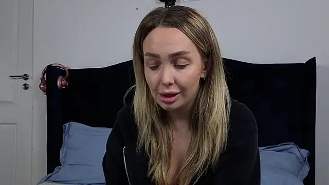 Snapshot of AnnaMaee chatting on 19, 11, 2025 AnnaMaee online show from 19, 11, 2025