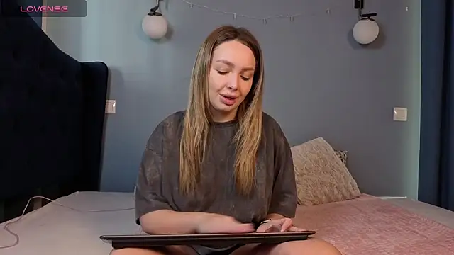 Snapshot of AnnaMaee chatting on 10, 3, 2026 AnnaMaee online show from 10, 3, 2026