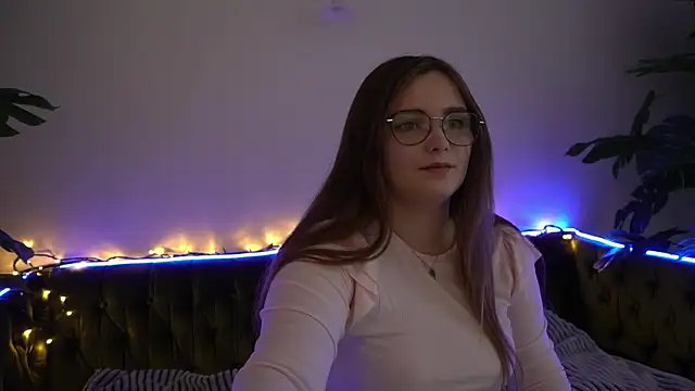 MagicPeachh  online show from 16, 12, 2024