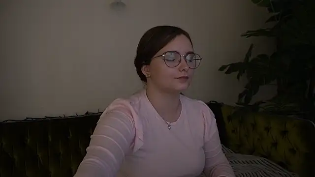 MagicPeachh  online show from 16, 12, 2024