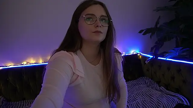 MagicPeachh  online show from 16, 12, 2024