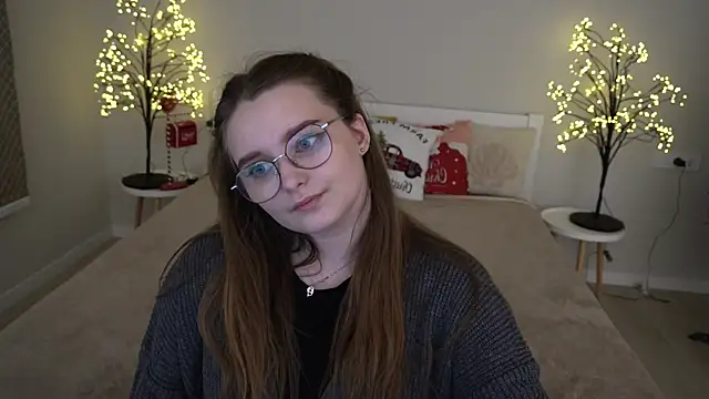 MagicPeachh  online show from 6, 1, 2025