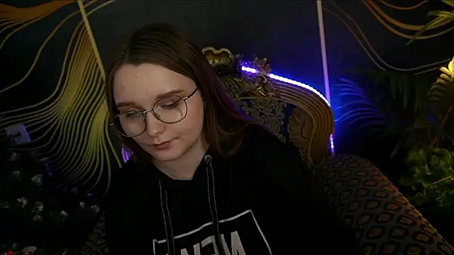 MagicPeachh  online show from 17, 1, 2025