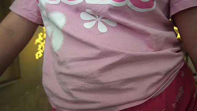 MagicPeachh  online show from 28, 2, 2025