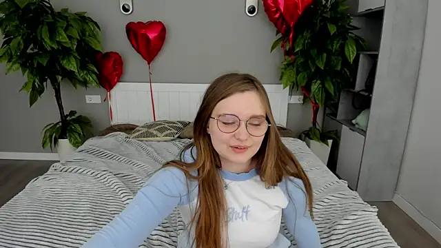 MagicPeachh  online show from 17, 3, 2025