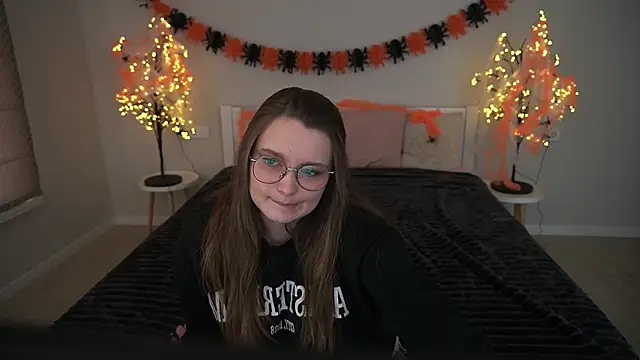 MagicPeachh  online show from 20, 10, 2025