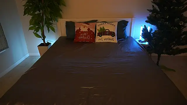 MagicPeachh  online show from 19, 12, 2025