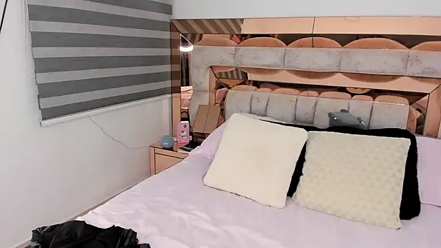 Snapshot of CamiiLovers chatting on 11, 9, 2025 CamiiLovers online show from 11, 9, 2025