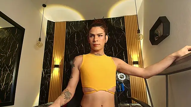 Snapshot of Bella_salvatore chatting on 5, 5, 2026 Bella salvatore online show from 5, 5, 2026