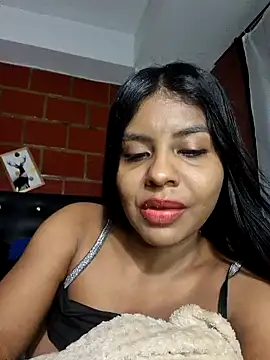 Snapshot of michelleoliver chatting on 8, 12, 2024 michelleoliver online show from 8, 12, 2024