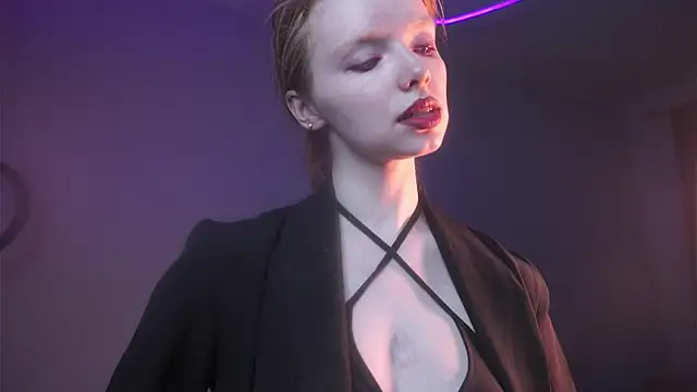 ginger hugs online show from 24, 10, 2025